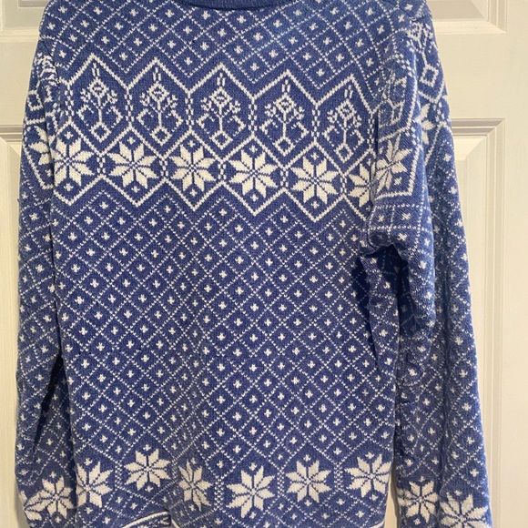 Croft & Barrow Pullover Crewneck Sweater w/Blue & White Snowflake Design SZ L - Picture 2 of 5